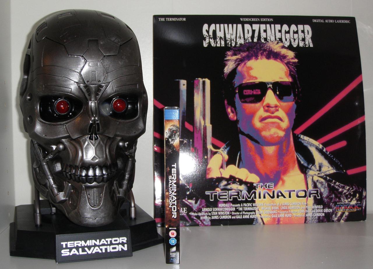 terminator-skull-dvd-player